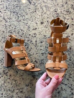Dolce Vita genuine leather “Niro gladiator” with wood block heel 9.5